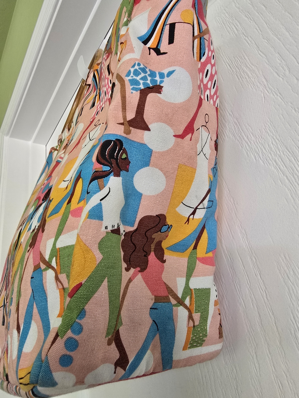 EUC Neiman Marcus Vibrant "Fashion Diva" Novelty Print Bag With Wooden Handles - Picture 6 of 11